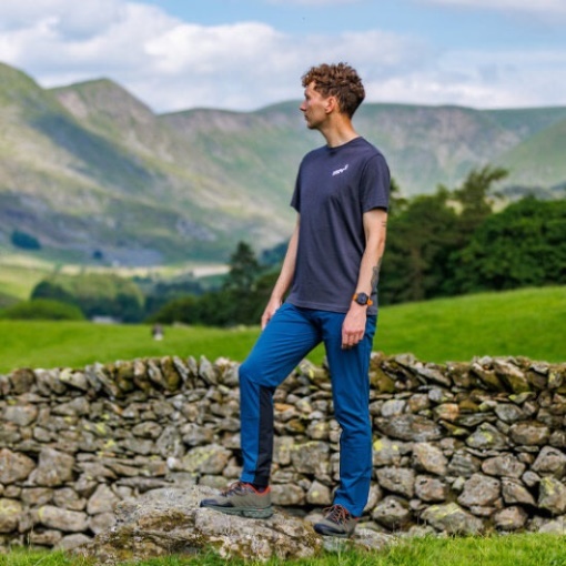 グラフィック Tシャツ 半袖 ''ブランド'' メンズ Inov-8 ブラック グラファイト