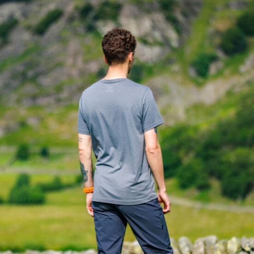 グレー グラフィック Tシャツ 半袖 Inov-8' メンズ