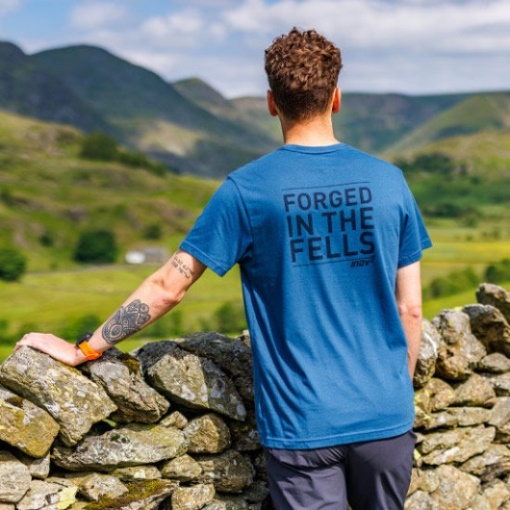 Inov-8 ネイビー グラフィック Tシャツ 半袖 ''forged'' メンズ