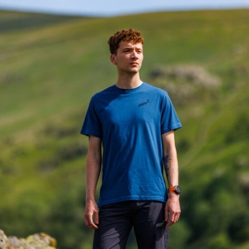 Inov-8 ネイビー グラフィック Tシャツ 半袖 ''forged'' メンズ