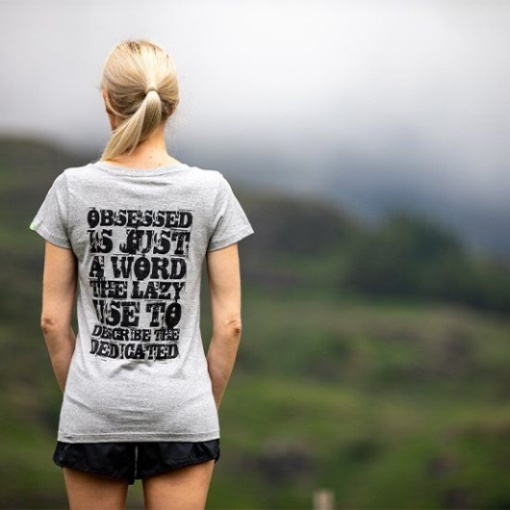 オーガニックコットン Tシャツ ''obsessed'' レディース Inov-8 ライトグレー